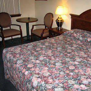 Delta Motel Bay City Extérieur photo